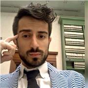 Docente di lettere di scuola superiore offre lezioni private in discipline umanistiche